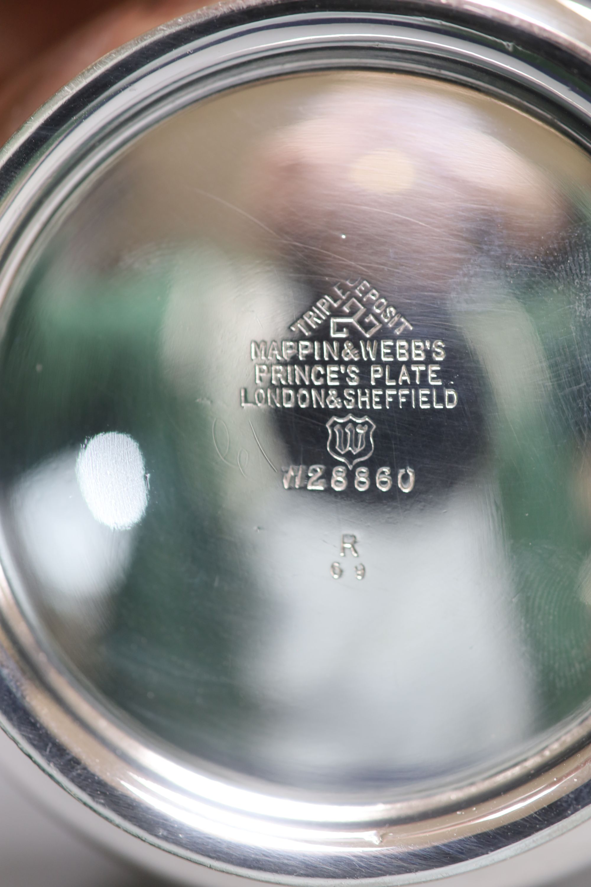 A pierced silver pedestal bon bon dish, Birmingham 1995, 4oz and a plated two-handled sugar bowl.